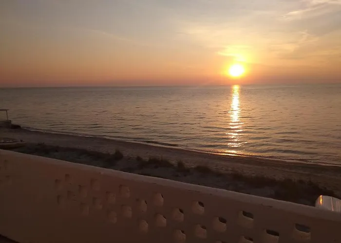 Golden Sunset House Дом отдыха *